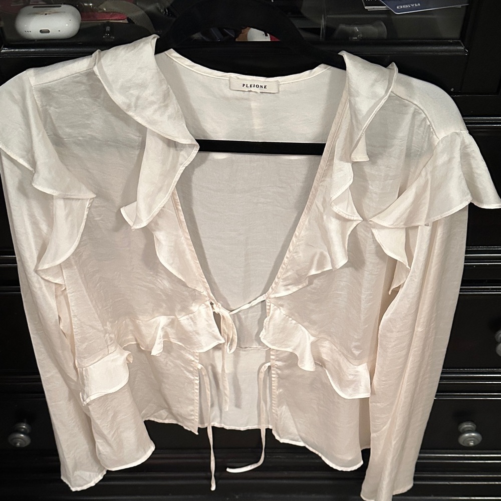 Pleione White Ruffled Blouse